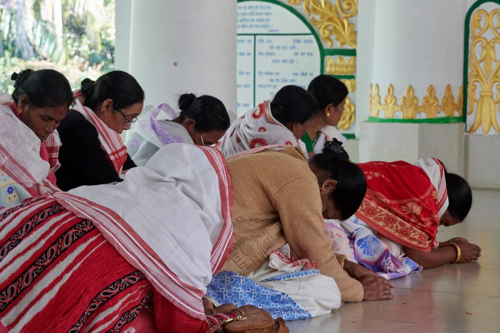 Fidèles, Sri Uttar Kamalabari satra [Majuli, Assam, Inde] - 2023 