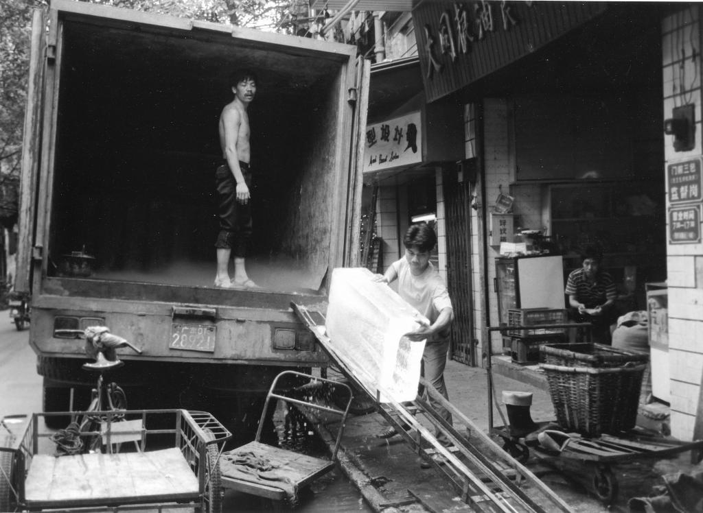 Livreur de glace industrielle, Canton (Guangzhou), Guangdong [Chine] - 1992