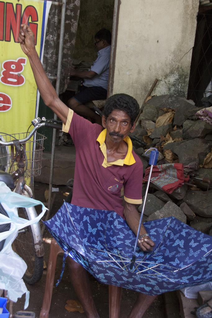 Réparateur de parapluies, Beruwala [Sri Lanka] - 2016