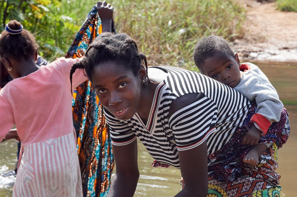 Lessive, en chemin vers Loubeya [Guinée] - 2024 