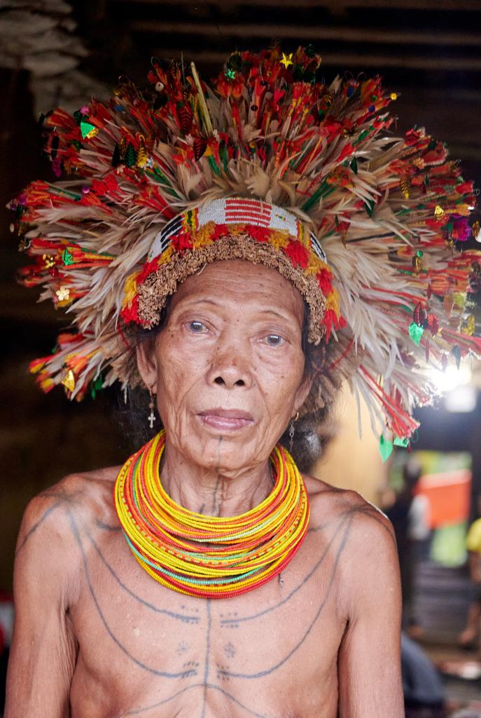 La femme d'Aman Lupaï est également chamane, île de Siberut [Indonésie] - 2025