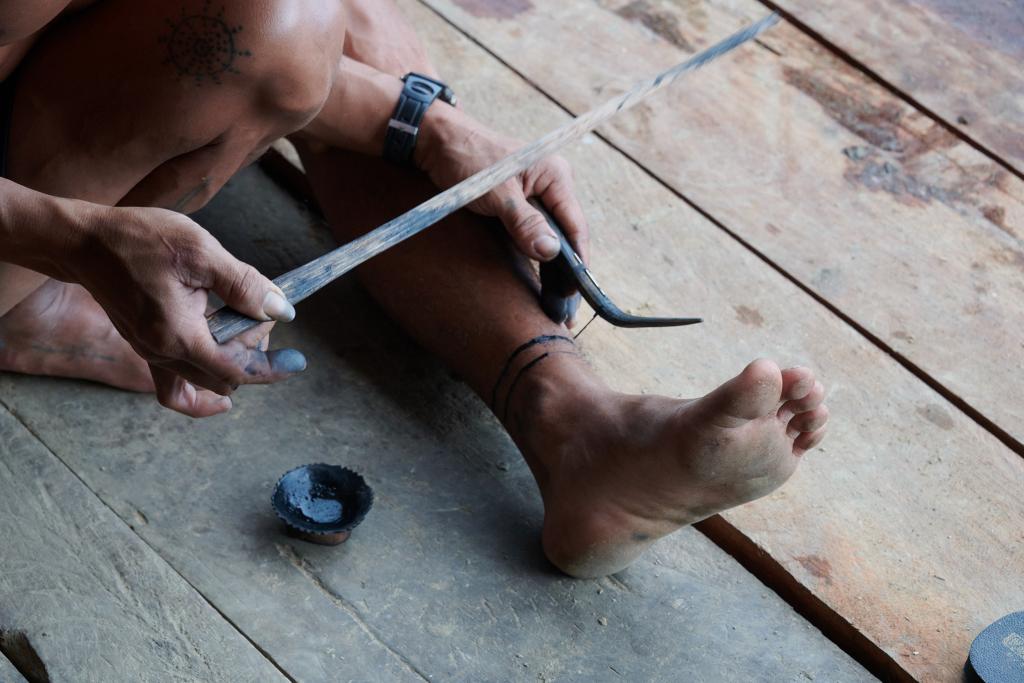 Tatouage, île de Siberut [Indonésie] - 2025