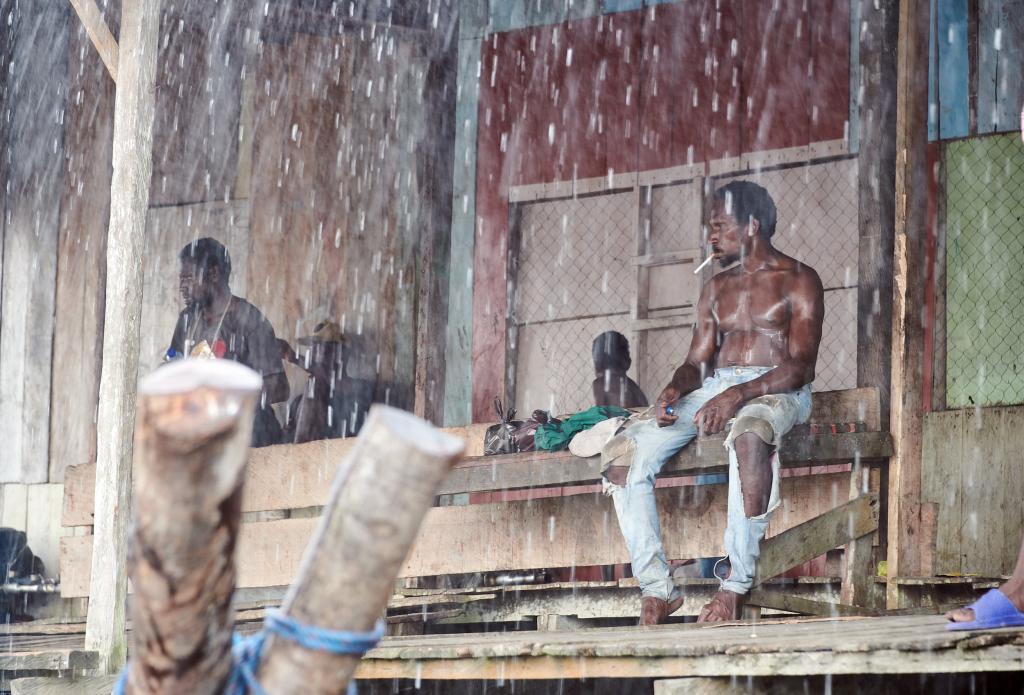 La pluie sur le village d'Ayum [Papouasie indonésienne] - 2025