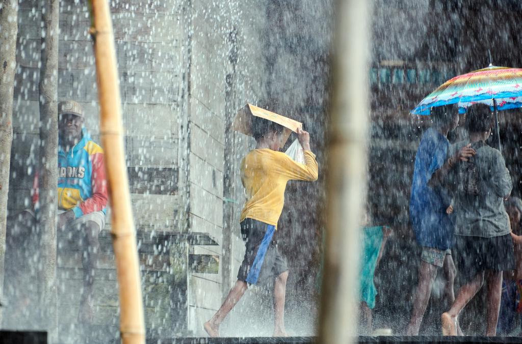 La pluie sur le village d'Ayum [Papouasie indonésienne] - 2025
