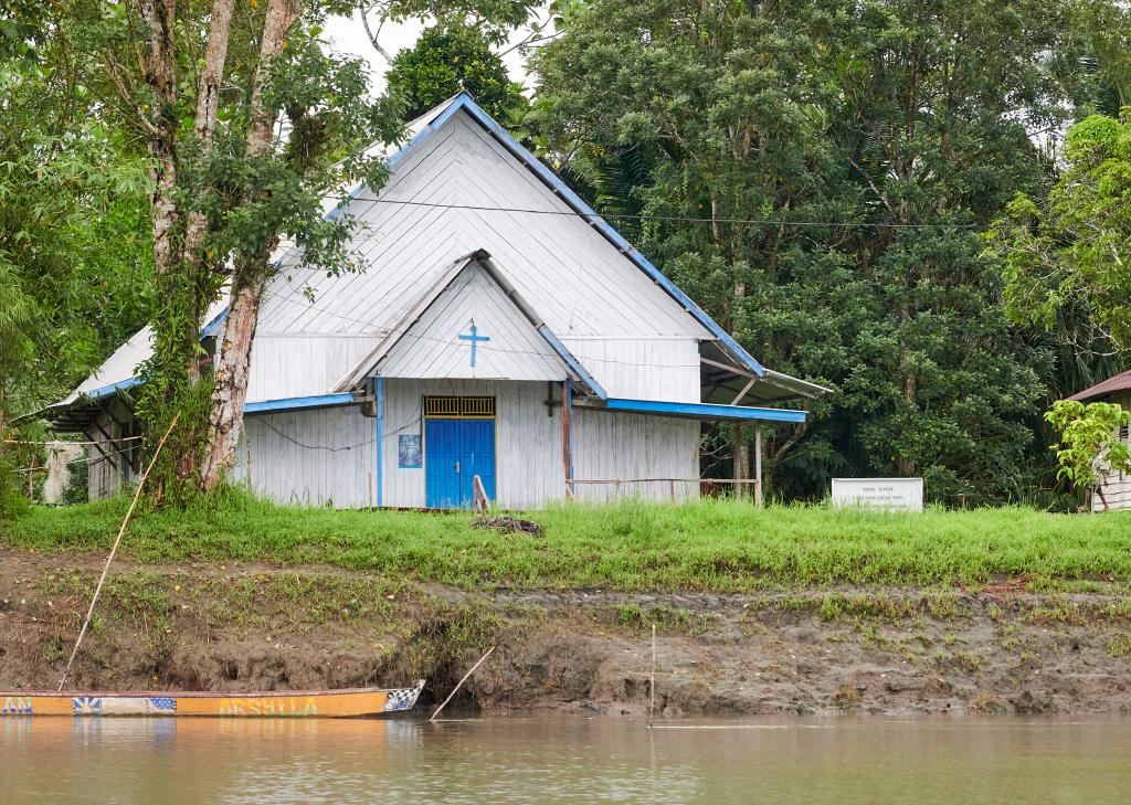 En territoire Asmat, une église [Papouasie indonésienne] - 2025