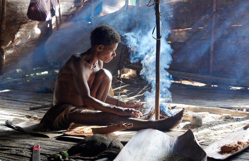 Préparation du cochon, pays Korowaï [Papouasie indonésienne] - 2025