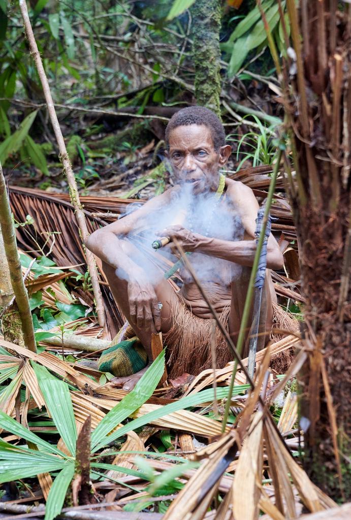 Recherche des vers de sagoutier pays Korowaï [Papouasie indonésienne] - 2025 