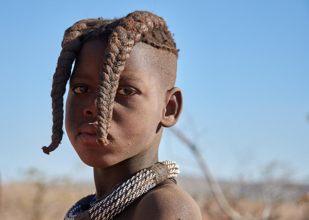 Coiffure typique des petites filles - Pays Himba [Namibie] - 2021