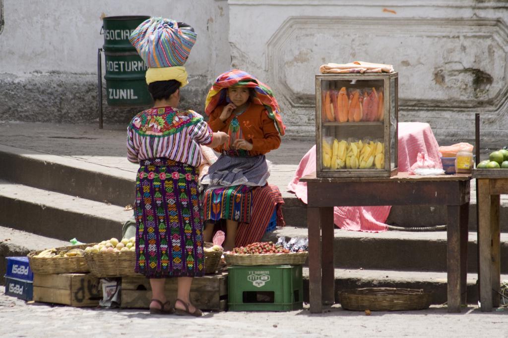 Vendeuse de fruits, Zunil [Guatemala] - 2007