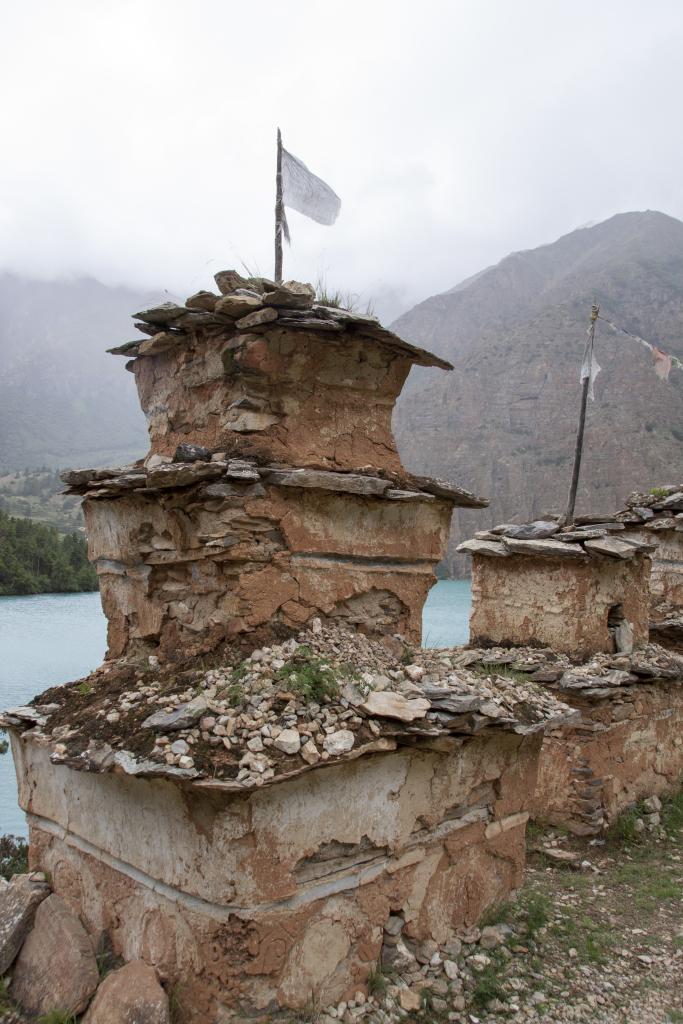 Chörtens du lac Phoksumdo, Dolpo [Népal] - 2012