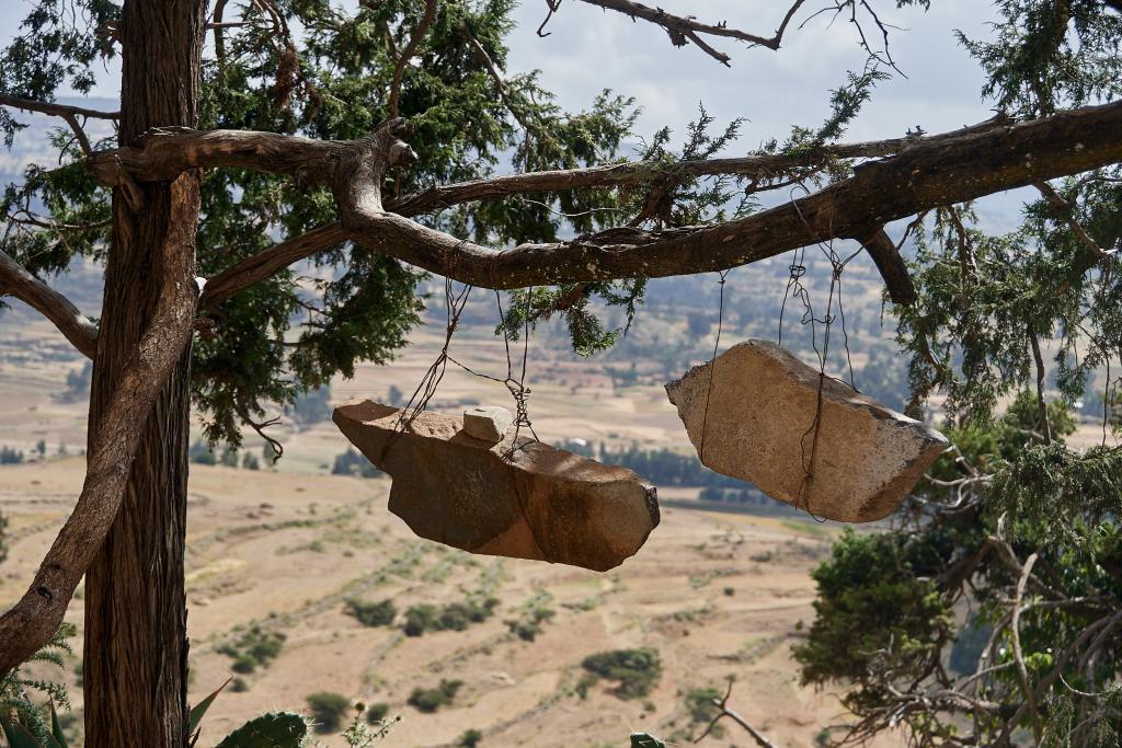 Les cloches de l'église Mikaël Debre Salam, massif de l'Atsbi [Ethiopie] - 2019