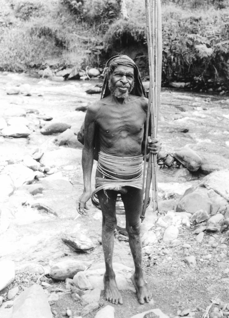 Un guerrier de l'ethnie Yale, les Hautes Terres, Irian Jaya [Indonésie] - 2001