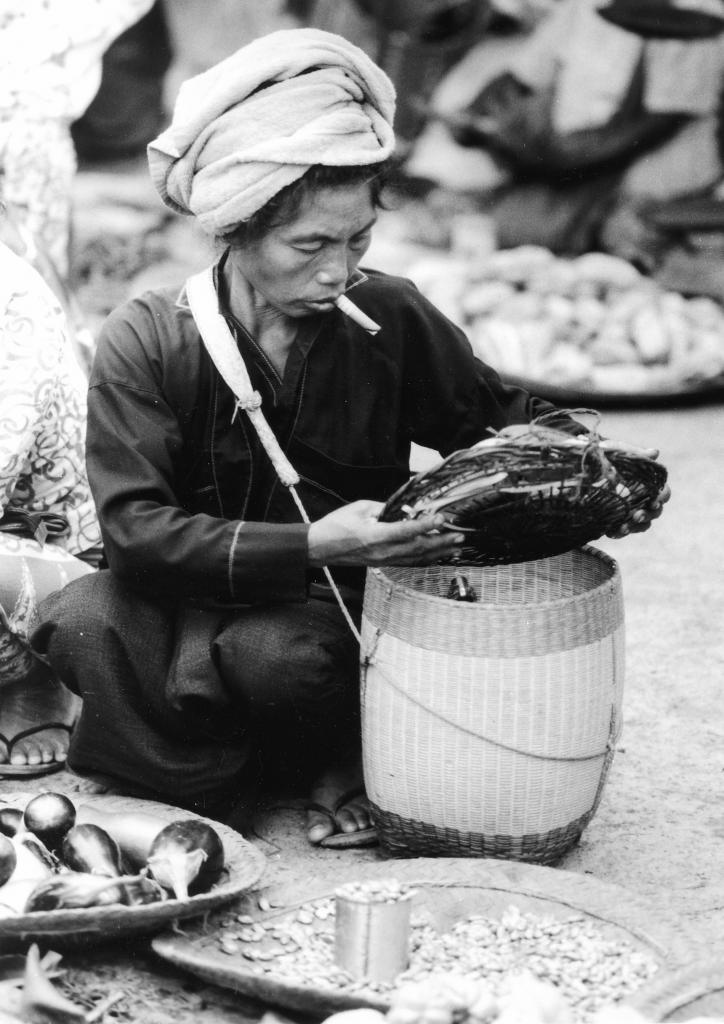 Paysanne au marché [Birmanie] - 1998