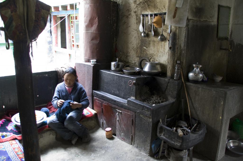La cuisine d'une maison de Lho Mantang, Mustang [Népal] - 2008