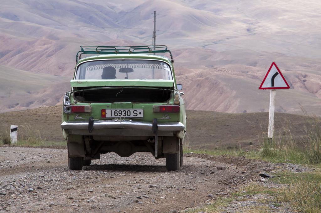 Une Lada verte, un symbole parmi d'autres... [Kirghistan] - 2013
